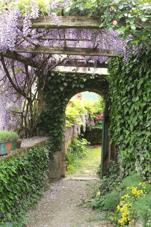 Castello Di Strambinello Bed & Breakfast Exterior photo
