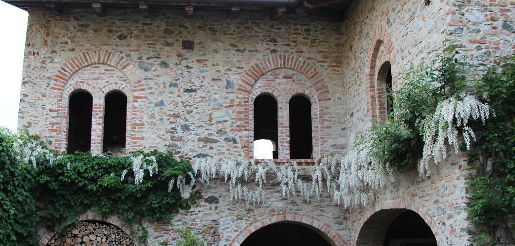 Castello Di Strambinello Bed & Breakfast Exterior photo